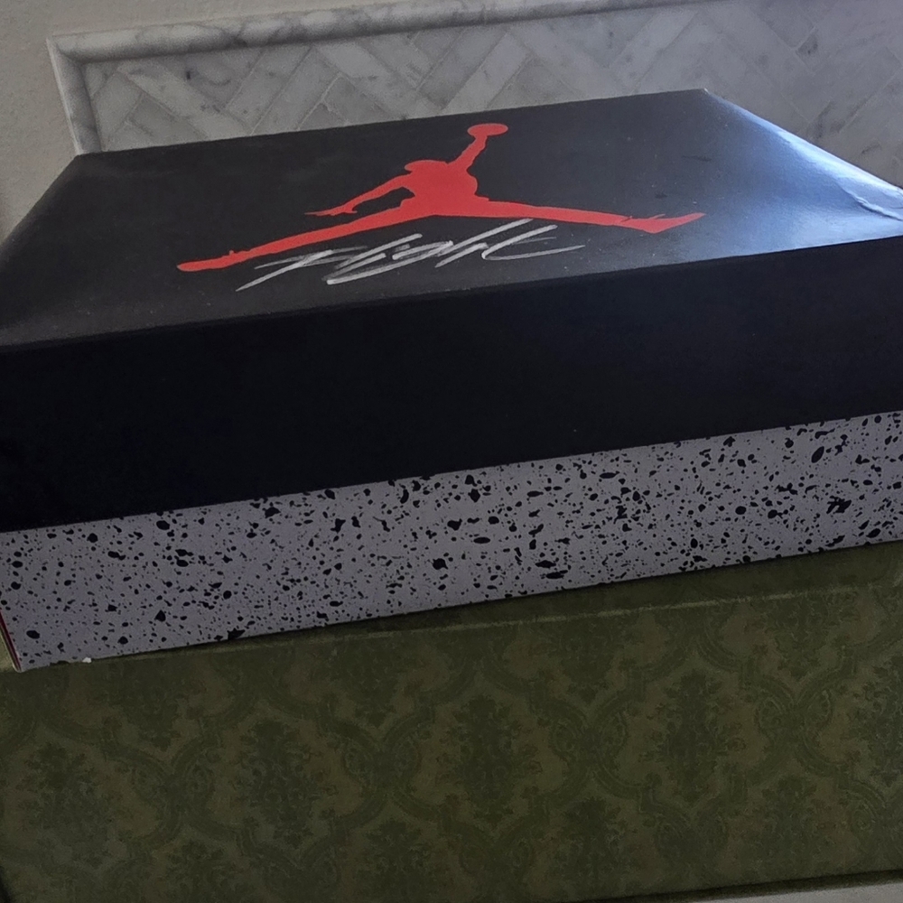 Brand New Never Worn!! Size 8 Air Jordan 4 Retro Mid Canyon Purple Suede - Picture 13 of 14